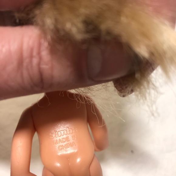 2 Rose Art 1996 Precious Moments Dolls, 1 skating & 2 bonus dolls - Picture 5 of 12